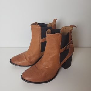 Topshop mid-heel Chelsea buckle bootie brown 39